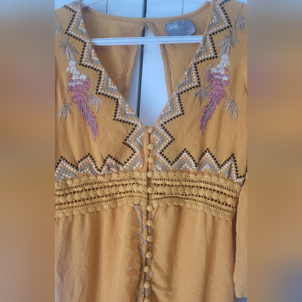 Embroidered dress from ASOS - Picture 2 of 5